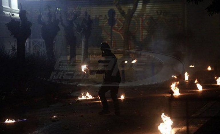 «Πεδίο μάχης» το κέντρο της Αθήνας – Πέντε συλλήψεις και 25 προσαγωγές