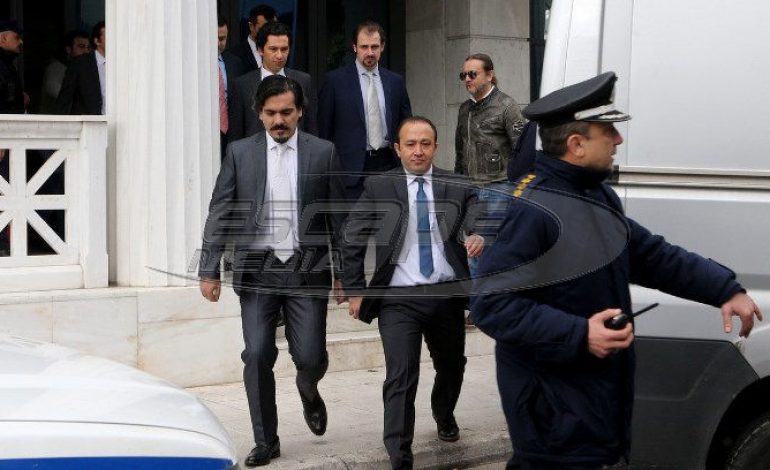 Βίντεο με τους 8 τούρκους που βρίσκονται στην Ελλάδα- τους δείχνει με πιστόλια τη μέρα του πραξικοπήματος