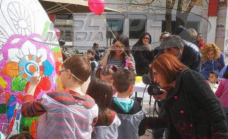 Το μεγαλύτερο πασχαλινό αυγό έβαψαν στην Πτολεμαΐδα- Ύψος 2,10 μ. και 150 κιλά
