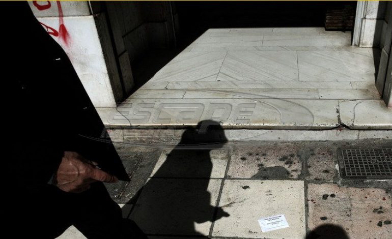 “Ντου” Ρουβίκωνα στο σπίτι της πρέσβεως Αυστρίας με 10 μοτοσικλέτες