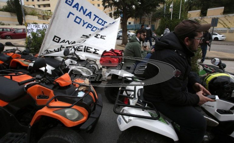 Φουντώνει η “μάχη της γουρούνας” – Μπλόκα τώρα στο λιμάνι της Νάξου και Μυκόνου