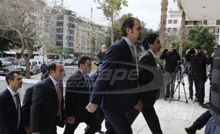 Απελευθερώθηκαν και οι οκτώ Τούρκοι στρατιωτικοί – Οργή στην Άγκυρα