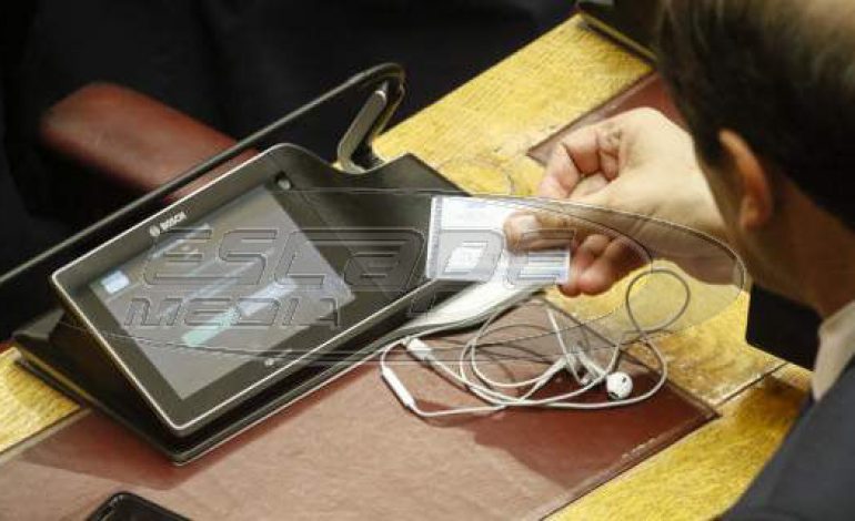 Βουλή: «Μπλόκαρε» πάλι το σύστημα ηλεκτρονικής ψηφοφορίας -Μπάχαλο με τις ψήφους βουλευτών