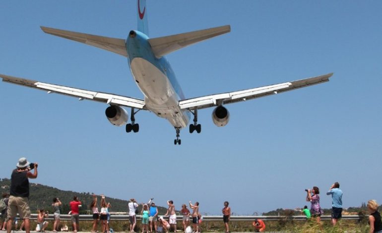 Απίστευτο ατύχημα στη Σκιάθο: Πέρασε το αεροπλάνο και…