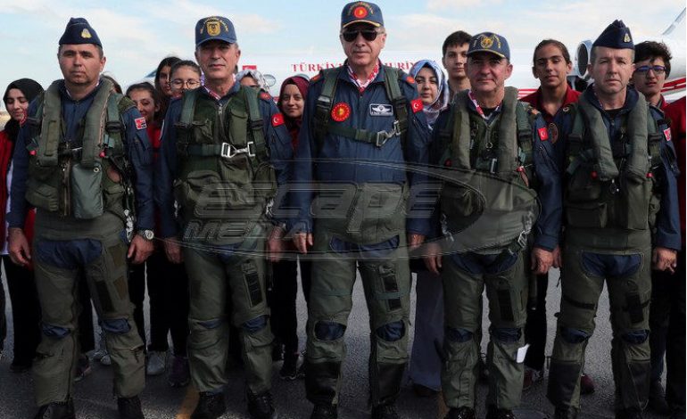 Με στολή πιλότου ο Ερντογάν απεύθυνε κάλεσμα στους νέους για ανάσχεση του brain drain στην Τουρκία