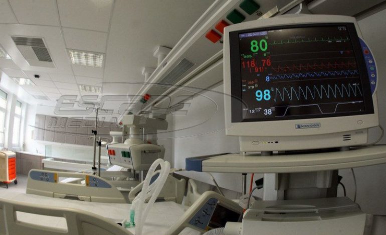 Στη ΜΕΘ 20χρονη που έπαθε ανακοπή καρδιάς σε σταματημένο ασανσέρ