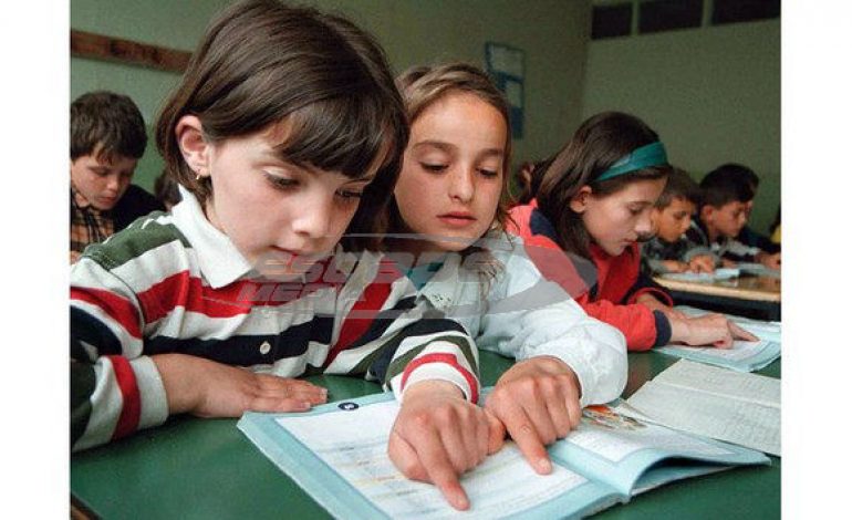 Διαγραφή συγκεκριμένων αναφορών από τα σχολικά βιβλία Ελλάδας-ΠΓΔΜ αποφάσισε η Μικτή Επιτροπή