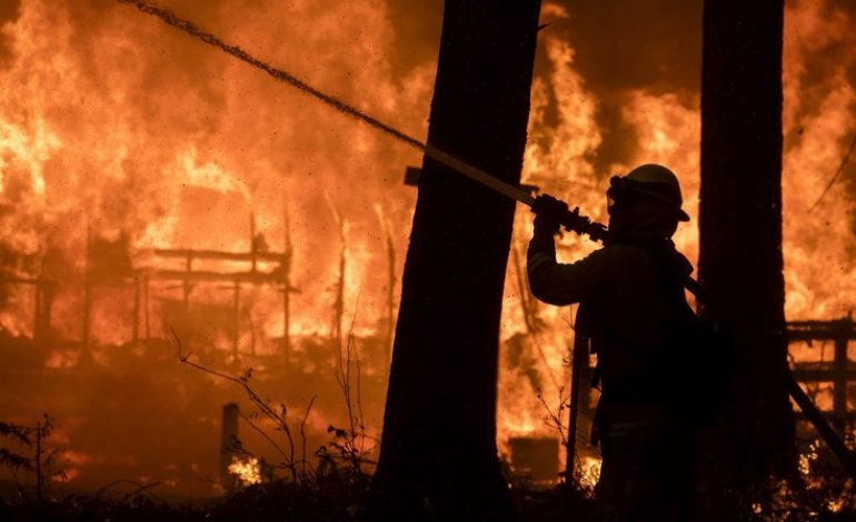 Τραγική η κατάσταση στην Καλιφόρνια – Εντολή εκκένωσης σε εκατοντάδες χιλιάδες κατοίκους
