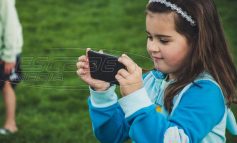 Πώς οι «έξυπνες» συσκευές επηρεάζουν τον εγκέφαλο των παιδιών