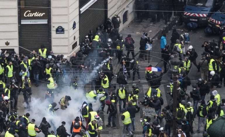Ενας χρόνος Κίτρινα Γιλέκα: Επεισόδια στο Παρίσι