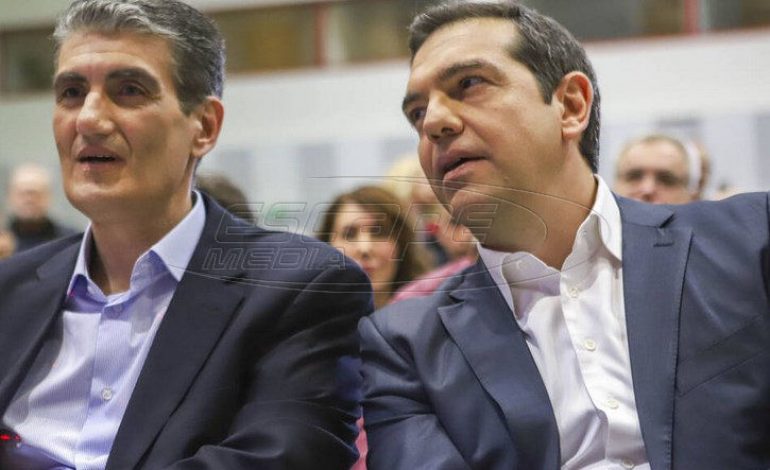 O Αλέξης Τσίπρας στην παρουσίαση του συνδυασμού «Κοιτάμε Μπροστά»