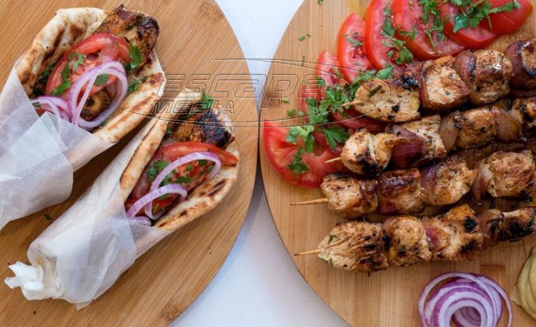 Τι απαντά το ΥΠΟΙΚ για την επικείμενη αύξηση στο σουβλάκι