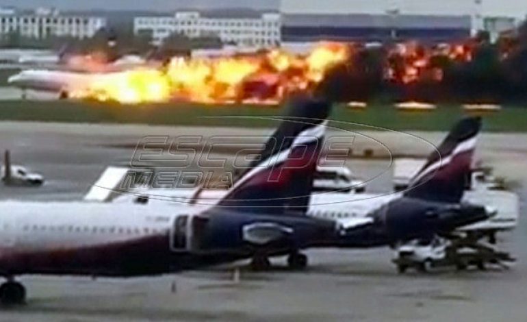 Τραγωδία στη Μόσχα: Στους 13 οι νεκροί από τη φωτιά σε αεροπλάνο – Επιβάτες αγνοούνται