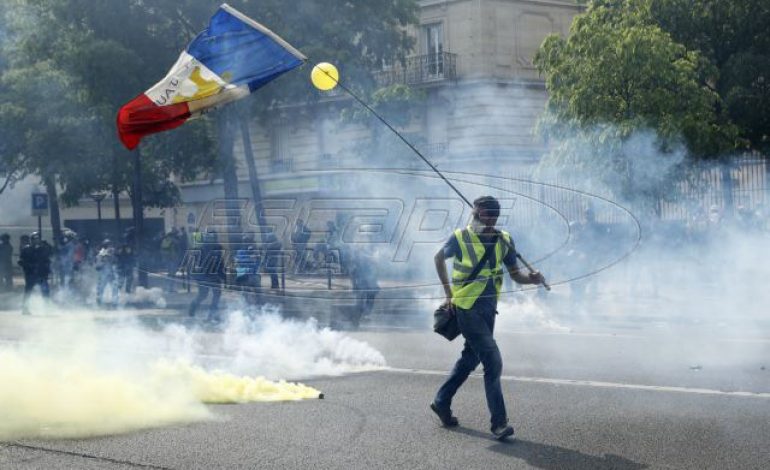 Παρίσι: Μαζικές πορείες, άγριες συγκρούσεις και προσαγωγές