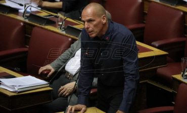 Μήνυμα Βαρουφάκη προς τον πρωθυπουργό για την καταστολή στις πλατείες