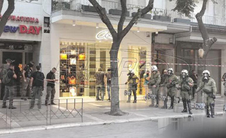 ΔΕΘ: Μαζί με την Αστυνομία άτομα με κουκούλες και τσάντες