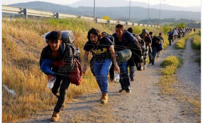 Κατά κύμματα στέλνει ο Ερντογάν τους μετανάστες να περάσουν από τον Έβρο στην Ελλάδα