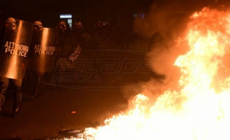 Επίδειξη πυγμής από την κυβέρνηση για να επιβάλει σιγή νεκροταφείου και να εφαρμόσει ανεμπόδιστα την αντιλαϊκή της πολιτική