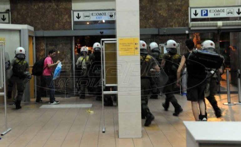Σταθμός Λαρίσης: 400 αλλοδαποί λαθρομετανάστες προσπάθησαν να επιβιβαστούν στο νυχτερινό τρένο T 600 από Αθήνα προς Αλεξανδρούπολη και εμποδίστηκαν από δυνάμεις των ΜΑΤ.