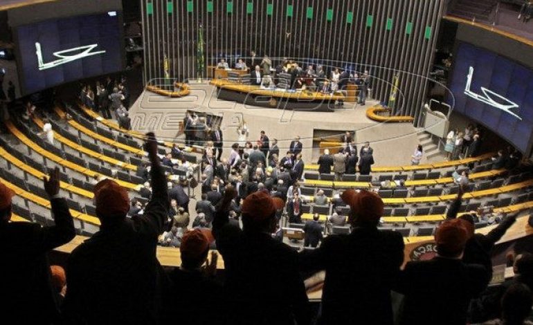 Βραζιλία: Βουλευτής προτείνει να… κόβονται τα χέρια των διεφθαρμένων πολιτικών
