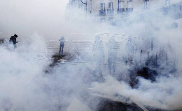 Γαλλία: Συγκρούσεις Κίτρινων Γιλέκων και αστυνομίας – Αψήφησαν απαγορεύσεις για τον κορωνοϊό-video-
