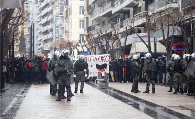 Αντιεξουσιαστές εναντίον εθνικιστικής συγκέντρωσης στη Θεσσαλονίκη