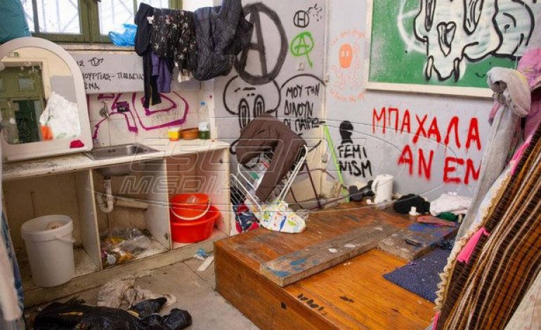 Από κατάληψη στα Εξάρχεια σε αίθουσα του Μετσόβιου Πολυτεχνείου οι 106 πρόσφυγες