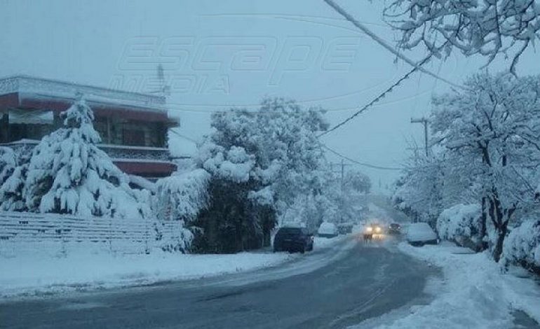 Στα λευκά «ντύθηκε» ο Χορτιάτης – Χιόνια και στην Ελασσόνα