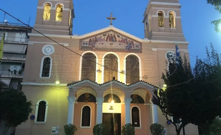 Βροχή τα πρόστιμα σε …πιστούς έξω από εκκλησία της Πάτρας