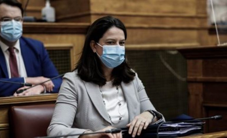 Κεραμέως: Δεν υπάρχει εισήγηση για κλείσιμο σχολείων, δεν θα συζητηθεί από την Επιτροπή