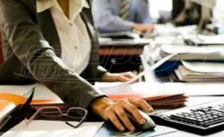 Δημόσιοι υπάλληλοι: Ένας επιπλέον μισθός έως 2.000 ευρώ